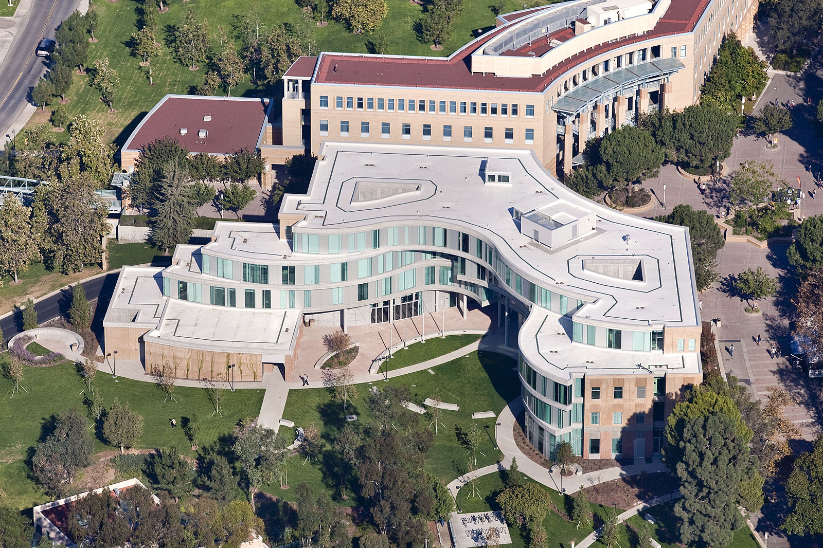 Sustainable Design Elevates UC Irvine Humanities Gateway to LEED Platinum